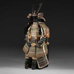 Zwart pantser (yoroi) - Metaal, zijde, koper, brokaat, lak -