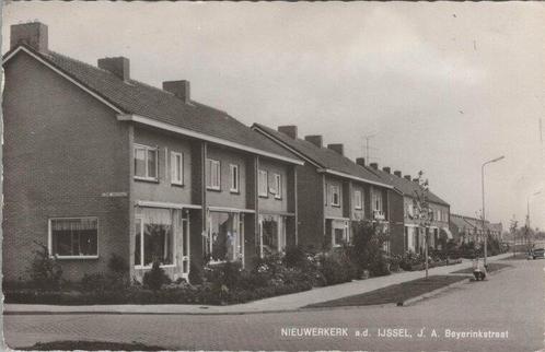 NIEUWERKERK A.D. IJSSEL - J. A. Beyerinkstraat, Verzamelen, Ansichtkaarten | Nederland, Verzenden