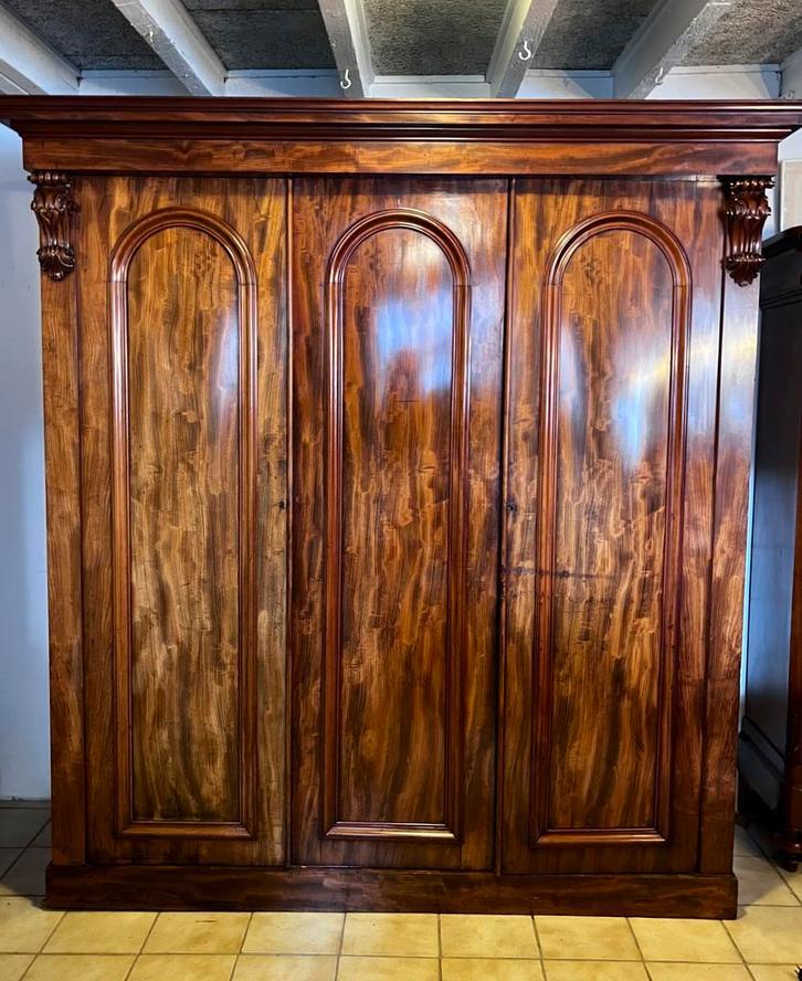 3deurs antiek Engels mahonie kast met fantastisch interieur, Antiek en Kunst, Antiek | Meubels | Kasten