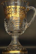 ISMIE LUX - Kan - Reusachtige en kostbare karaf van goud. -