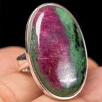 Zilveren ring met cabochon van robijn in zoisiet – Eenheid