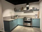 Showroom Keuken Landelijk met RVS inductiefornuis, Huis en Inrichting, Keuken | Complete keukens, Hoekkeuken, Blauw, Hoogglans of Gelakt