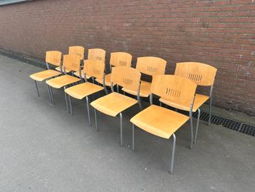 (10) Ahrend stapelbare stoelen – hout &amp; staal beschikbaar voor biedingen