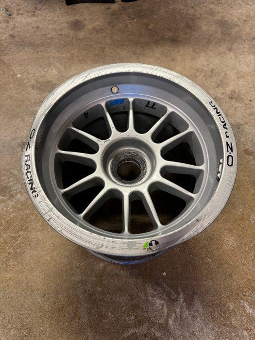 Auto-onderdeel - O.Z Formule 3 achtervelg, Verzamelen, Automerken, Motoren en Formule 1