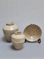 Pot (3) - Aardewerk, 2 Chinese Pale Jade Green Celadon, Antiek en Kunst
