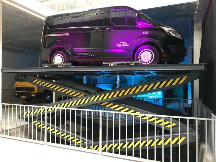 Verdiepingslift showroom schaar lift autolift verdiepings, Zakelijke goederen, Machines en Bouw | Liften, Steigers en Ladders