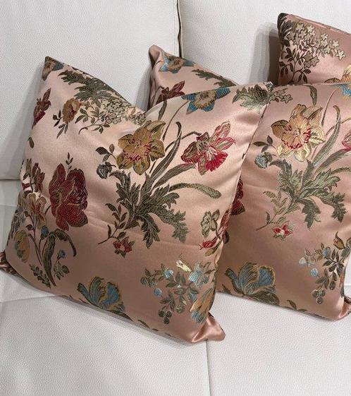 Luxe San Leucio in lichtroze bloemen damast kussens - Kussen, Antiek en Kunst, Curiosa en Brocante