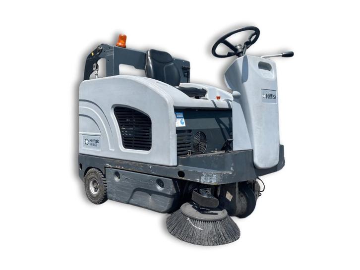 Nilfisk SW4000, Tuin en Terras, Veegmachines, Zo goed als nieuw, Ophalen of Verzenden