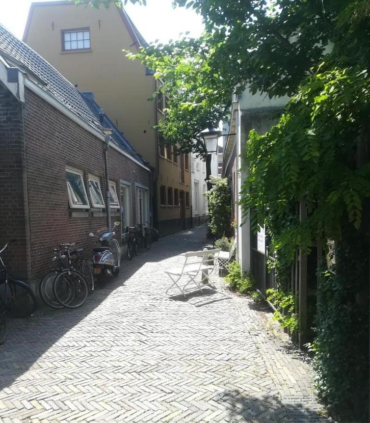 Studio te huur aan Doelenstraat in Utrecht, Huizen en Kamers, Kamers te huur, 20 tot 35 m², Utrecht