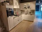 Paasactie! Showroom keuken hoekkeuken wit kader, Huis en Inrichting, Keuken | Complete keukens, Nieuw, Hoekkeuken, Kunststof, Wit