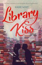Library kiss | 9789025874018 | Kasie West, Boeken, Zo goed als nieuw, Kasie West