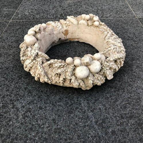 sculptuur, Floraliën krans - 33 cm - Steengoed, Antiek en Kunst, Curiosa en Brocante