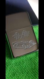 Zippo, auto formula 1 con bandiere a scacchi - Zonder, Verzamelen, Nieuw