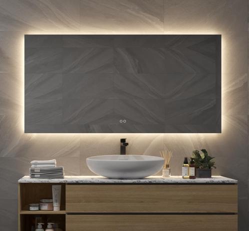 Design badkamer spiegel met fraaie verlichting en verwarming, Huis en Inrichting, Badkamer | Badkamermeubels, Minder dan 25 cm
