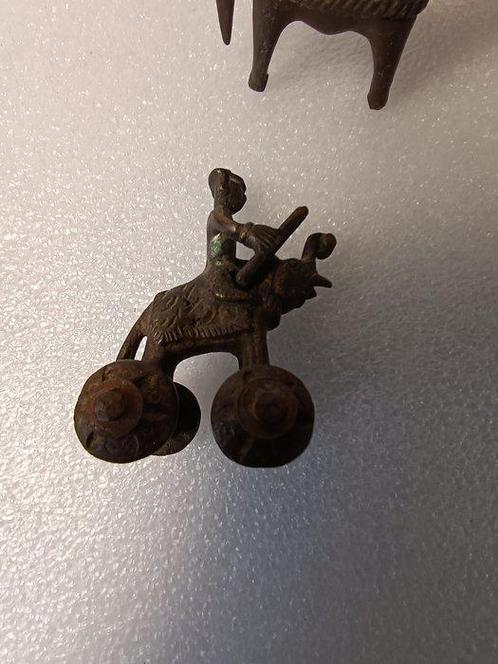 Twee beeldjes van een olifant en kamelen. - Koper - India -, Antiek en Kunst, Kunst | Niet-Westerse kunst