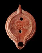 Oud-Romeins - Olielamp in sigillata<br>- Strijdwagen