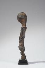 Een houten beeldhouwwerk - Montol - Nigeria (Zonder