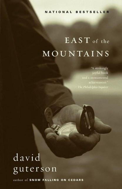 East of the Mountains | 9781400032655 | David Guterson, Boeken, Literatuur, Zo goed als nieuw