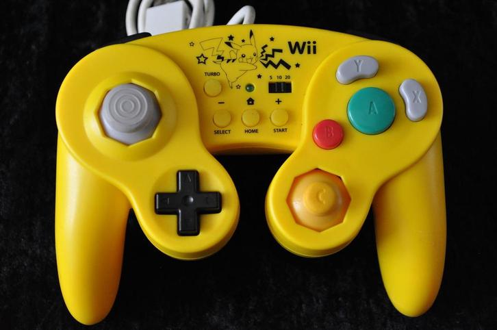 HORI Battle Pad Pikachu Version with Turbo Controller, Spelcomputers en Games, Spelcomputers | Nintendo Consoles | Accessoires