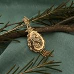 Antiek gouden hanger van een mutsenbel (Hanger of bedel), Ophalen of Verzenden, Gebruikt, Goud, Overige merken