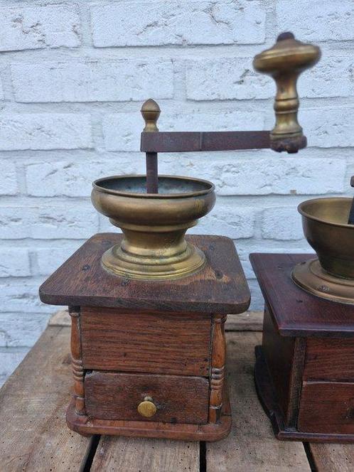 Koffiemolen (2) - Hout, Metaal, Antiek en Kunst, Antiek | Keukenbenodigdheden