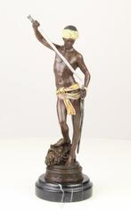 Figuur - A BRONZE SCULPTURE OF DAVIDS VICTORY OVER GOLIATH
