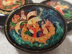 Kholuy, Mstyora - Collection of lacquer boxes with, Antiek en Kunst