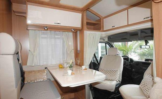 4 pers. Ahorn camper huren in Culemborg? Vanaf € 104 p.d. -, Caravans en Kamperen, Verhuur
