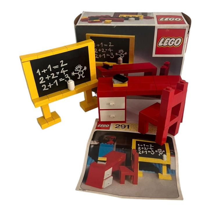 LEGO Blackboard and School Desk - 291 (Compleet in doos), Kinderen en Baby's, Speelgoed | Duplo en Lego, Zo goed als nieuw, Verzenden