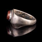 Oud-Romeins Zilveren ring met rood jaspis intaglio van, Antiek en Kunst