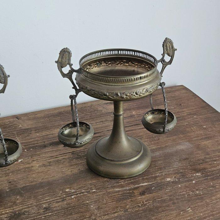 Tafelmiddenstuk (2) - Messing - verhoging met kopjes, Antiek en Kunst, Curiosa en Brocante