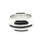 Brede zilveren ring met zwarte emaille, Gebruikt, Overige kleuren, Ophalen of Verzenden, Kleiner dan 17