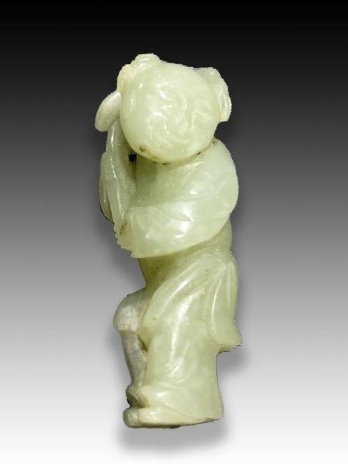 Chinese Celadon Jade Carving of a Boy, Qing Dynasty, Antiek en Kunst, Antiek | Overige Antiek