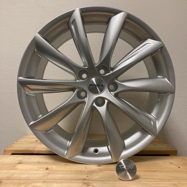 Tesla Model 3 - 18 inch winterbanden + velgen | GP6 zilver, Auto-onderdelen, Banden en Velgen, 18 inch, Winterbanden, 235 mm, Nieuw