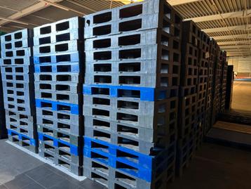 Kunststof pallet 80x120cm beschikbaar voor biedingen