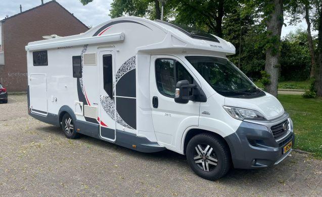 5 pers. Roller Team camper huren in Enschede? Vanaf € 156 p., Caravans en Kamperen, Verhuur