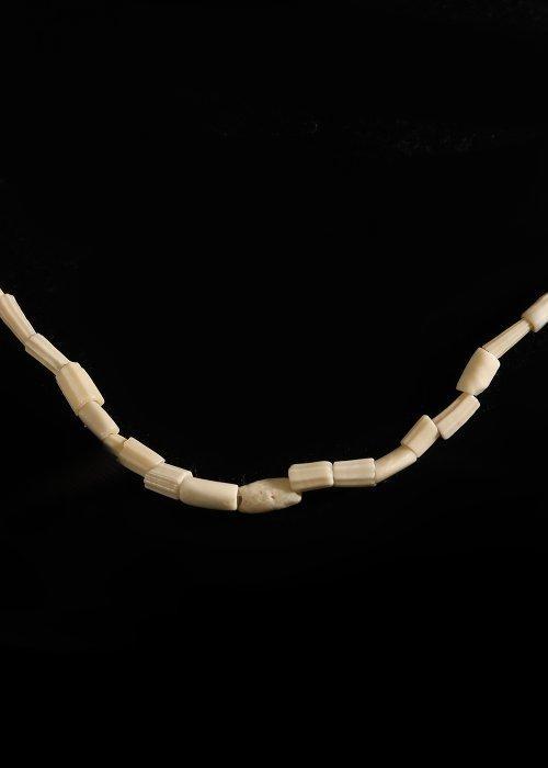 West-Aziatisch Hardstone en Shell Kralenketting (Zonder, Antiek en Kunst, Antiek | Overige Antiek