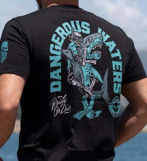PRIDE or DiE DANGEROUS WATERS T-Shirt Katoen Zwart, Kleding | Heren, Sportkleding, Zwart, Maat 56/58 (XL), Nieuw, Vechtsport, Ophalen of Verzenden