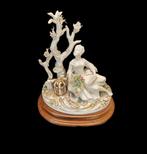 Capodimonte - Carpiè - Beeldje, Ragazza in giardino - 27 cm, Antiek en Kunst