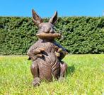 Beeldje - The greedy bunny - Brons