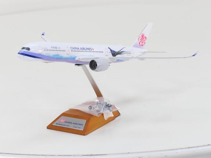 Schaal 1:200 JC Wings LH201 China Airlines A350-900 Flap..., Hobby en Vrije tijd, Modelbouw | Vliegtuigen en Helikopters, Zo goed als nieuw
