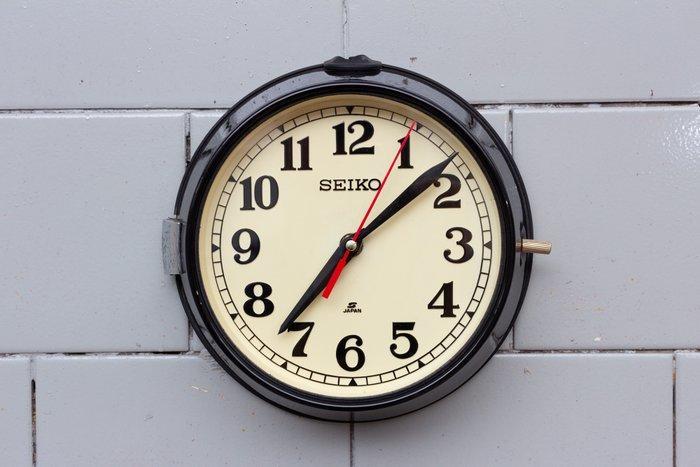 Wandklok - Seikosha CO. LTD Seiko - Staal, Bakeliet,, Antiek en Kunst, Antiek | Wandborden en Tegels
