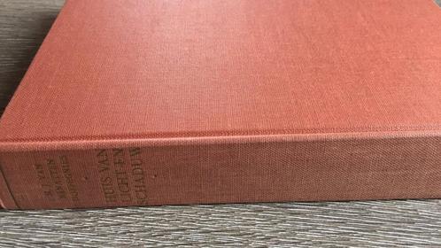 Huis van licht en schaduw 9789026962042, Boeken, Streekboeken en Streekromans, Gelezen, Verzenden