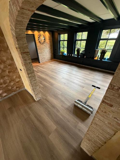 Vloer legger laminaat leggen PVC visgraat plinten egaliseren, Diensten en Vakmensen, Vloerleggers en Parketteurs, Houten vloeren