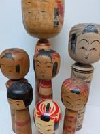 Een indrukwekkende set vintage Kokeshi in verschillende