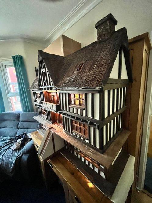 Miniatuurhuis - Robert Stubbs poppenhuis, Antiek en Kunst, Antiek | Speelgoed