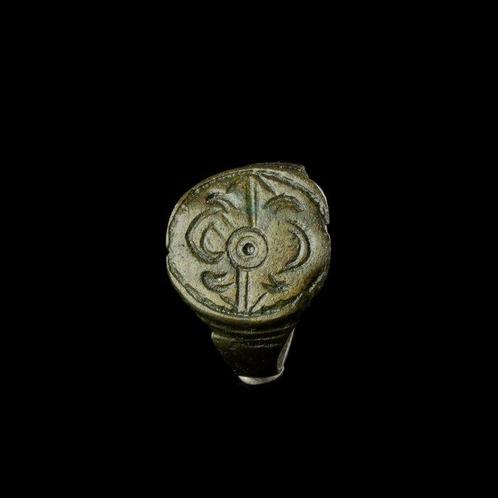 Middeleeuwen, kruisvaardersperiode Brons Ring met, Antiek en Kunst, Antiek | Overige Antiek