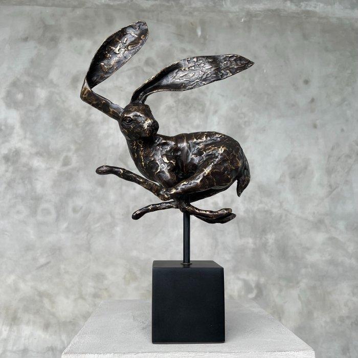 sculptuur, Speckled bronze Rabbit on stand - 44 cm - Brons, Antiek en Kunst, Kunst | Designobjecten