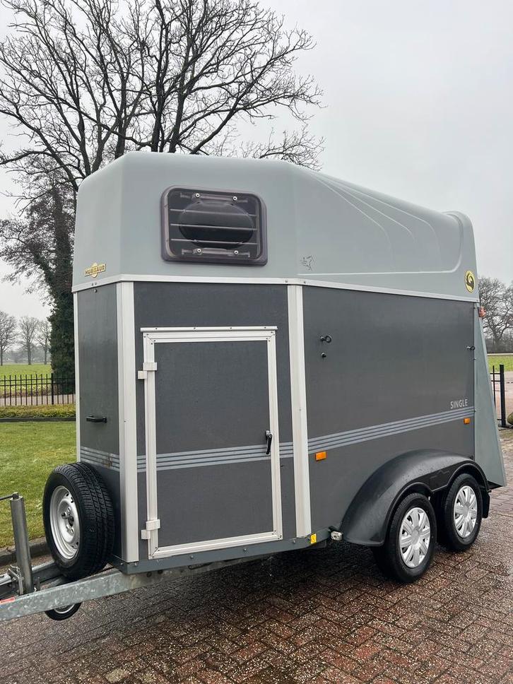 Degelijke Humbaur 1.5 paards! Met Zadelkamer!, Dieren en Toebehoren, Paarden en Pony's | Trailers en Aanhangwagens, 1½-paards trailer