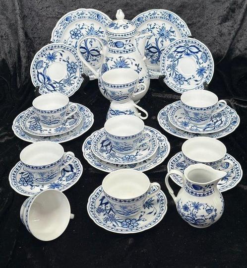 Koffieservies - Kahla Porzellan Zwiebelmuster –, Antiek en Kunst, Antiek | Meubels | Tafels